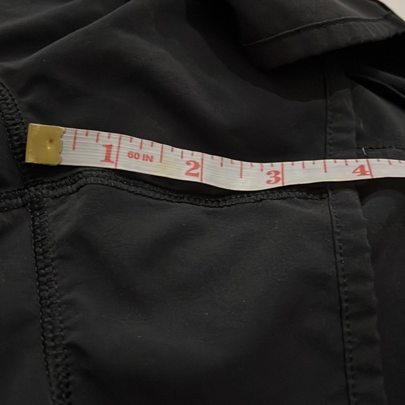 Lululemon Tracker Short ~ Black ~ Size 4 - Picture 6 of 6